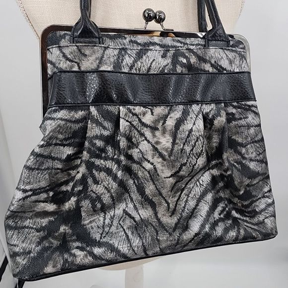 Bueno Women's‎ Shoulder Bag - Picture 6 of 8